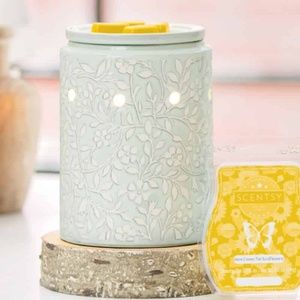 *NEW* Meet In The Meadow Scentsy Warmer - Discontinued